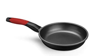 BRA Premiere Sartén 28 cm, Aluminio Fundido, Tricapa Antiadherente reforzado sin PFOA, apta para todo tipo de Cocinas incluida Inducción, color rojo